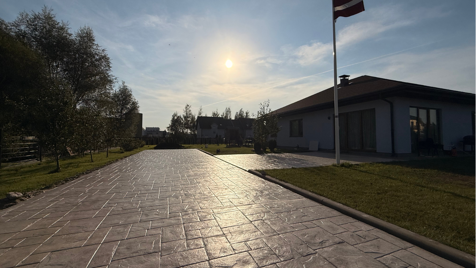 Летняя patio-зона и функциональная площадка для активностей