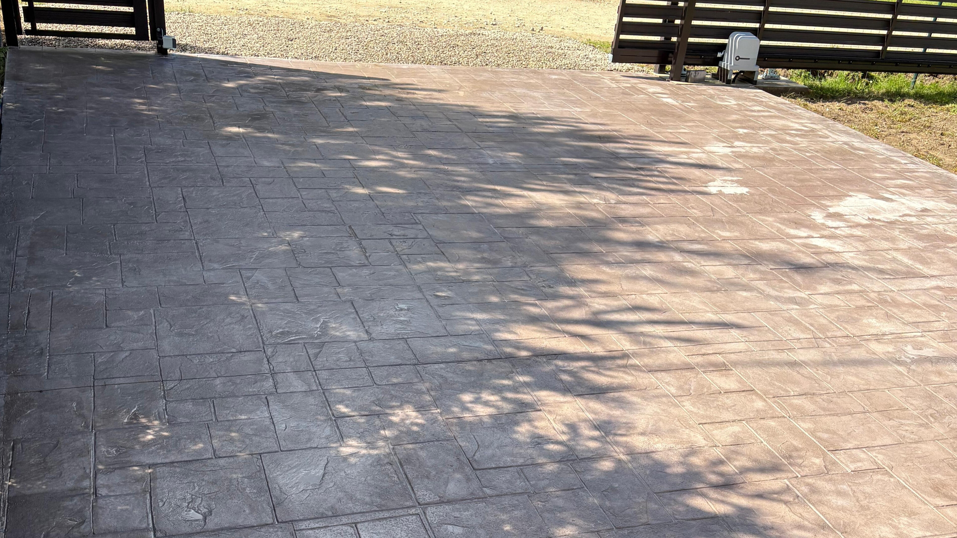 Парковка у частного дома в Рамаве